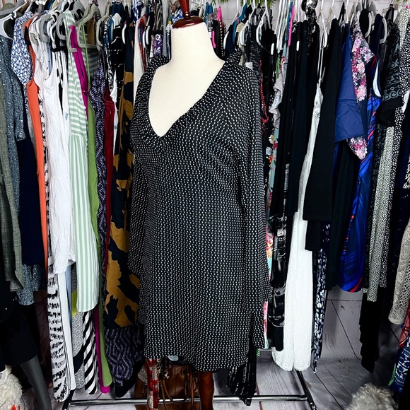 👗|•VERY J•| Black & White Dot Ruffled Deep V-neck Dress Size Large - Picture 3 of 10